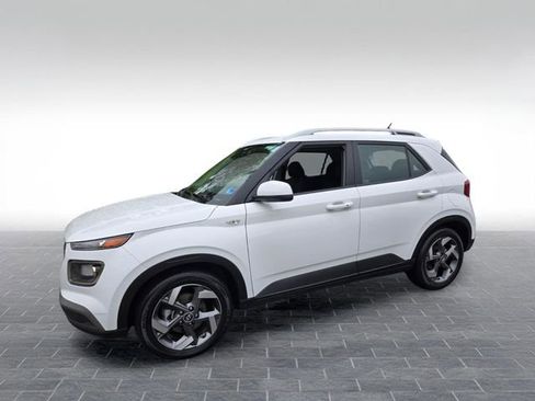 Used 2025 Hyundai Venue SEL FWD image 3