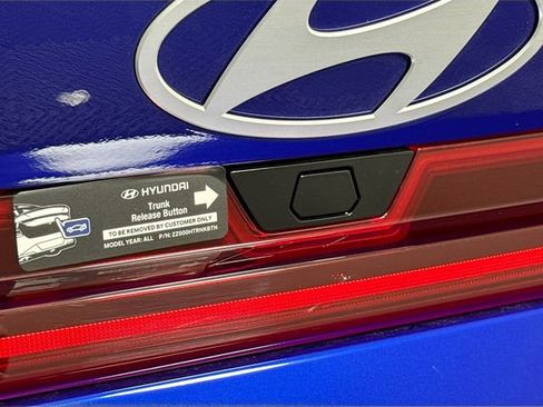 Certified 2026 Hyundai Elantra Limited w/ Cargo Package FWD image 43