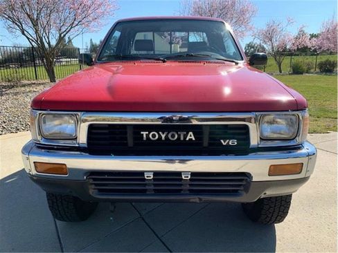 Used 1990 Toyota Pickup Deluxe image 4