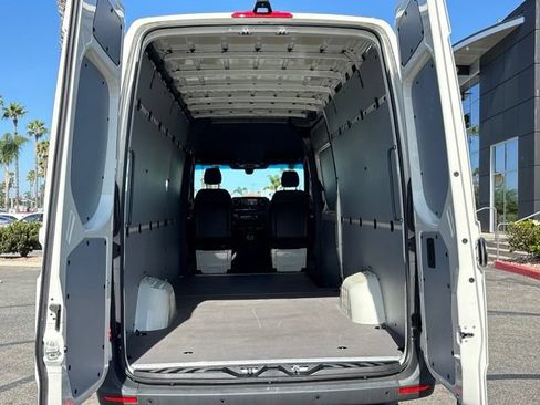Used 2025 Mercedes-Benz Sprinter 2500 image 31