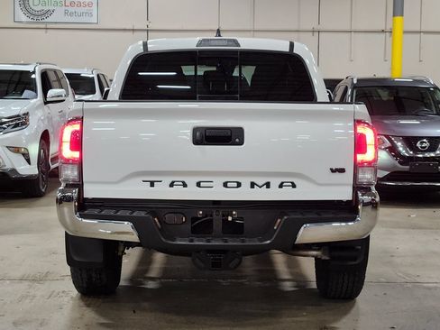 Used 2022 Toyota Tacoma TRD Off-Road AWD/4WD image 10