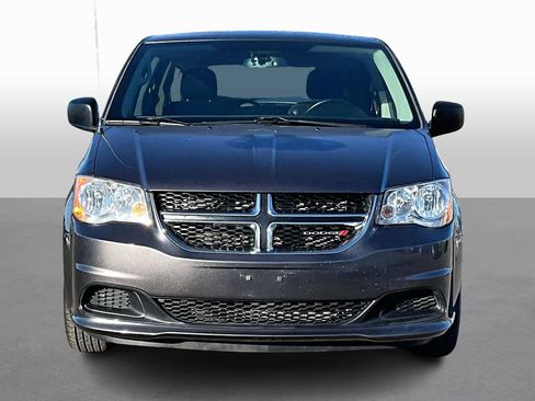 Used 2018 Dodge Grand Caravan SE w/ UConnect Hands-Free Group image 3