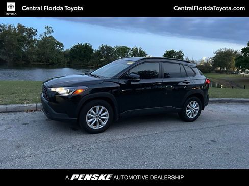 Used 2024 Toyota Corolla Cross LE image 1