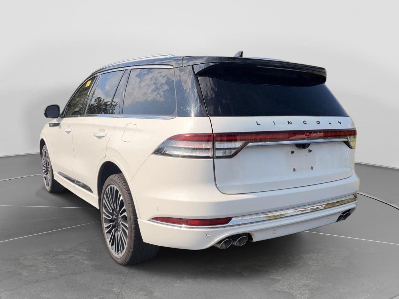 Used 2023 Lincoln Aviator Black Label w/ Dynamic Handling Package AWD/4WD image 2