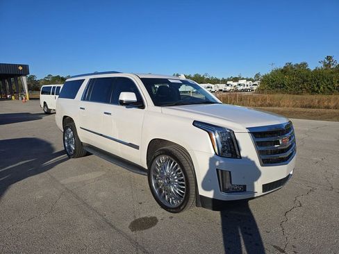 Used 2020 Cadillac Escalade ESV Luxury image 3
