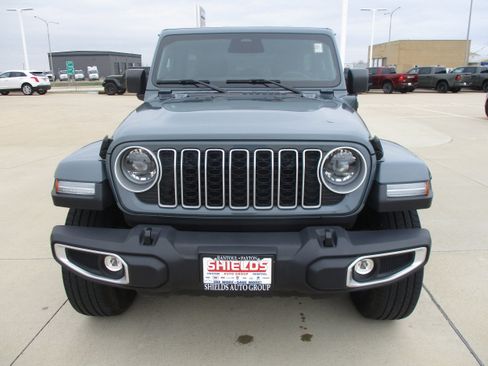 Used 2025 Jeep Wrangler Unlimited Sahara AWD/4WD image 10
