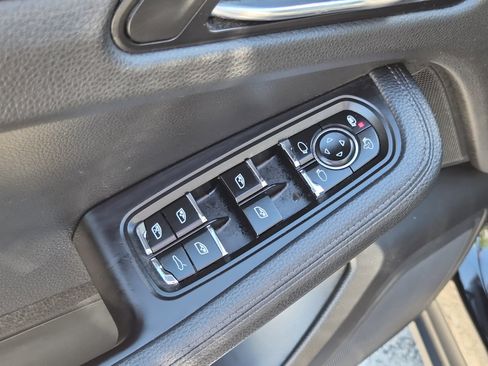 Used 2020 Porsche Macan image 17