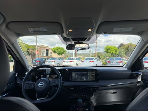 Used 2025 Nissan Kicks SR image 10