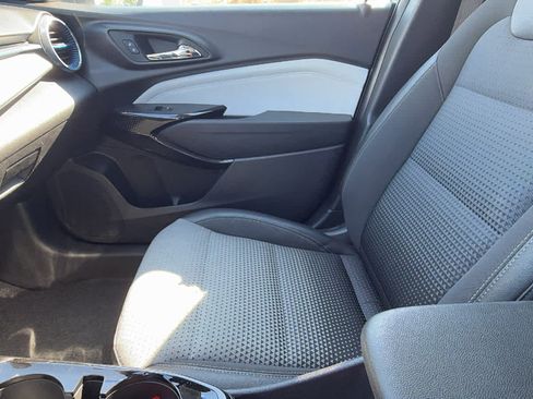 Used 2024 Chevrolet Trax LT FWD image 12
