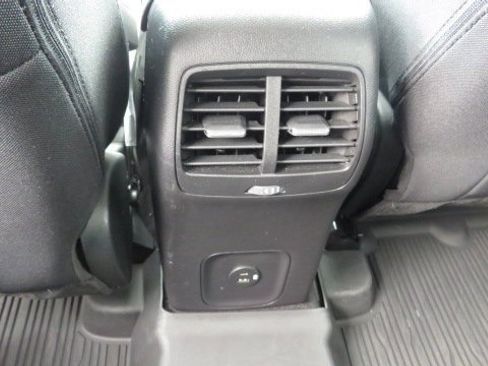 Certified 2022 Ford Escape SE w/ SE Sport Appearance Package image 16