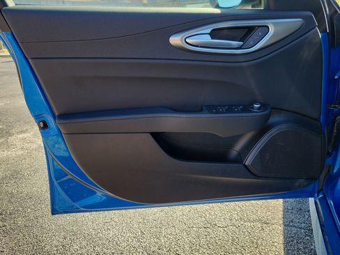 Used 2024 Alfa Romeo Giulia Veloce image 14