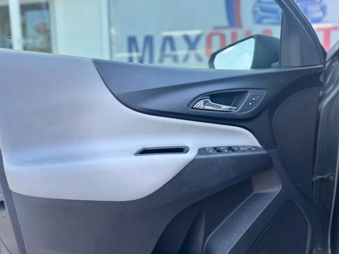 Used 2019 Chevrolet Equinox LS w/ LS Convenience Package image 32