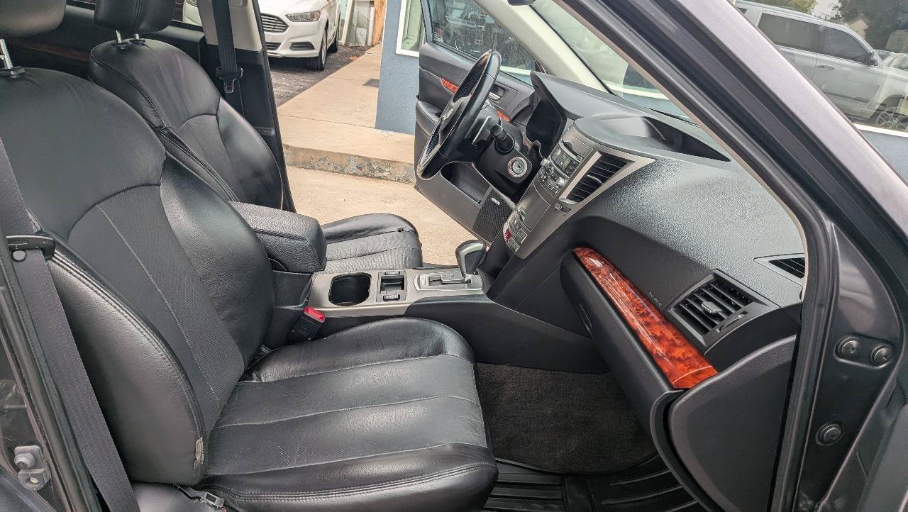 Used 2011 Subaru Outback 2.5i Limited AWD/4WD image 14