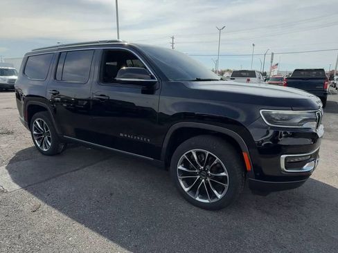 Used 2022 Jeep Wagoneer Series III w/ Premium Group I image 2