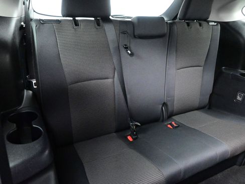 Used 2024 Toyota Highlander LE image 17