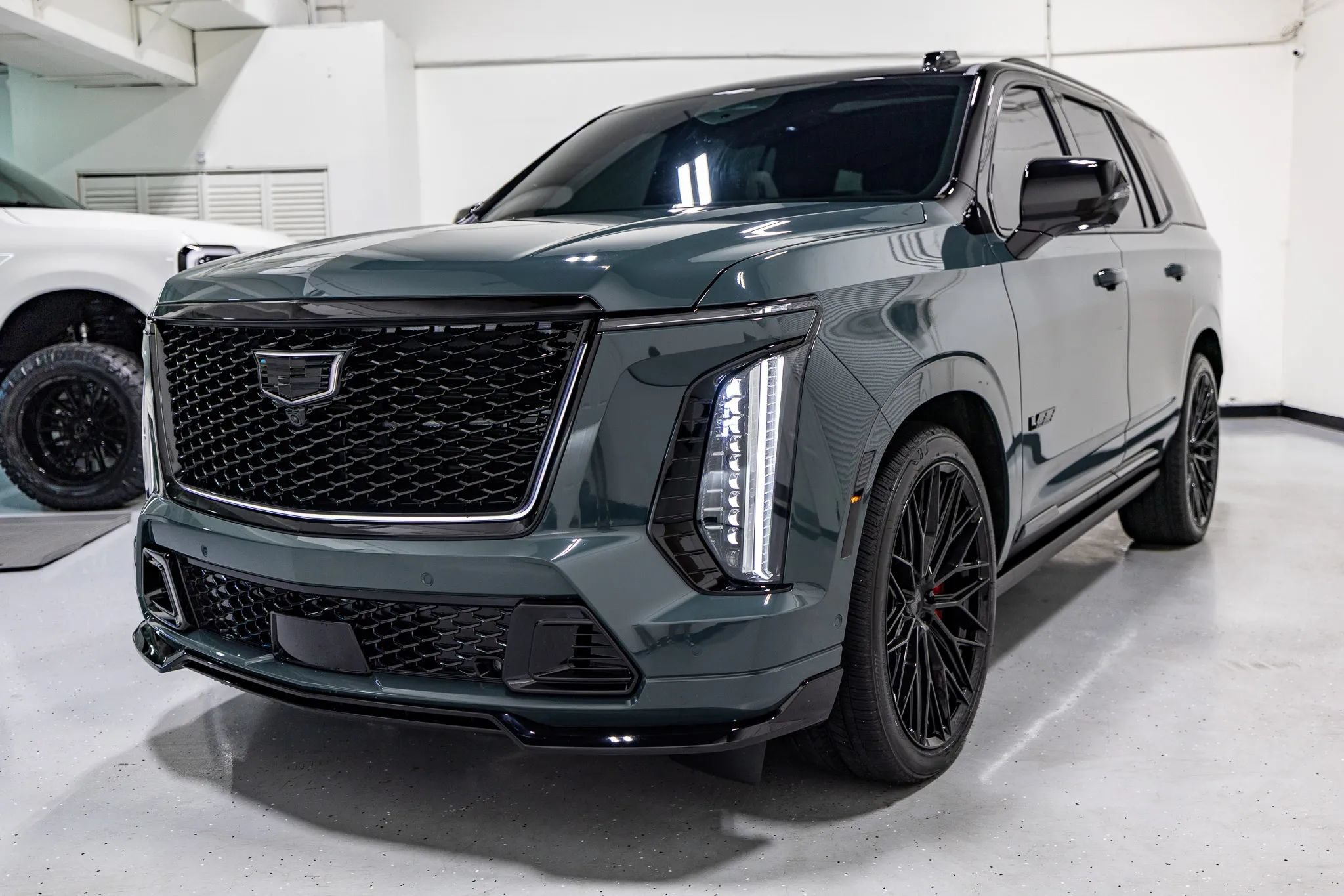 Used 2026 Cadillac Escalade V w/ LPO, ONYX Package AWD/4WD image 2