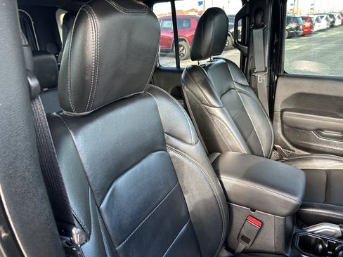 Used 2022 Jeep Wrangler Unlimited Sahara image 14