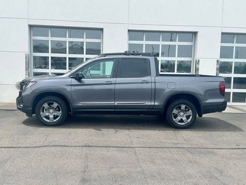 Used 2025 Honda Ridgeline TrailSport image 3