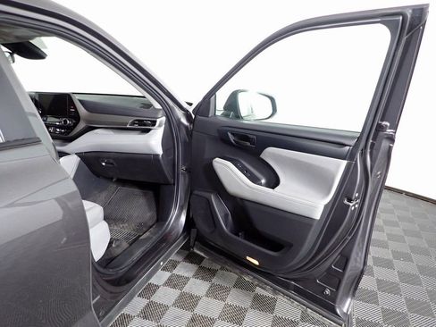 Used 2023 Toyota Highlander L FWD image 34