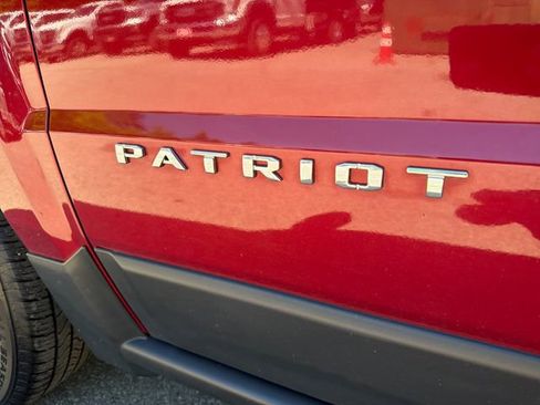 Used 2014 Jeep Patriot Latitude AWD/4WD image 10