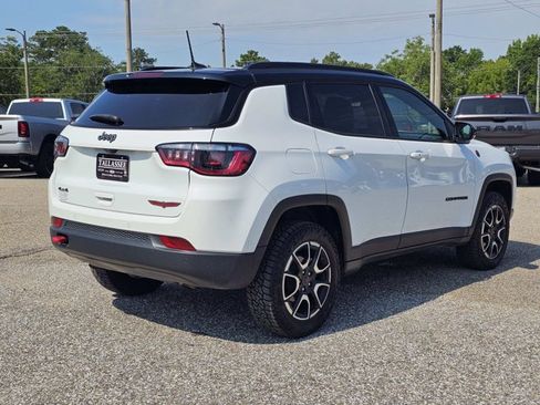Used 2025 Jeep Compass Trailhawk AWD/4WD image 8