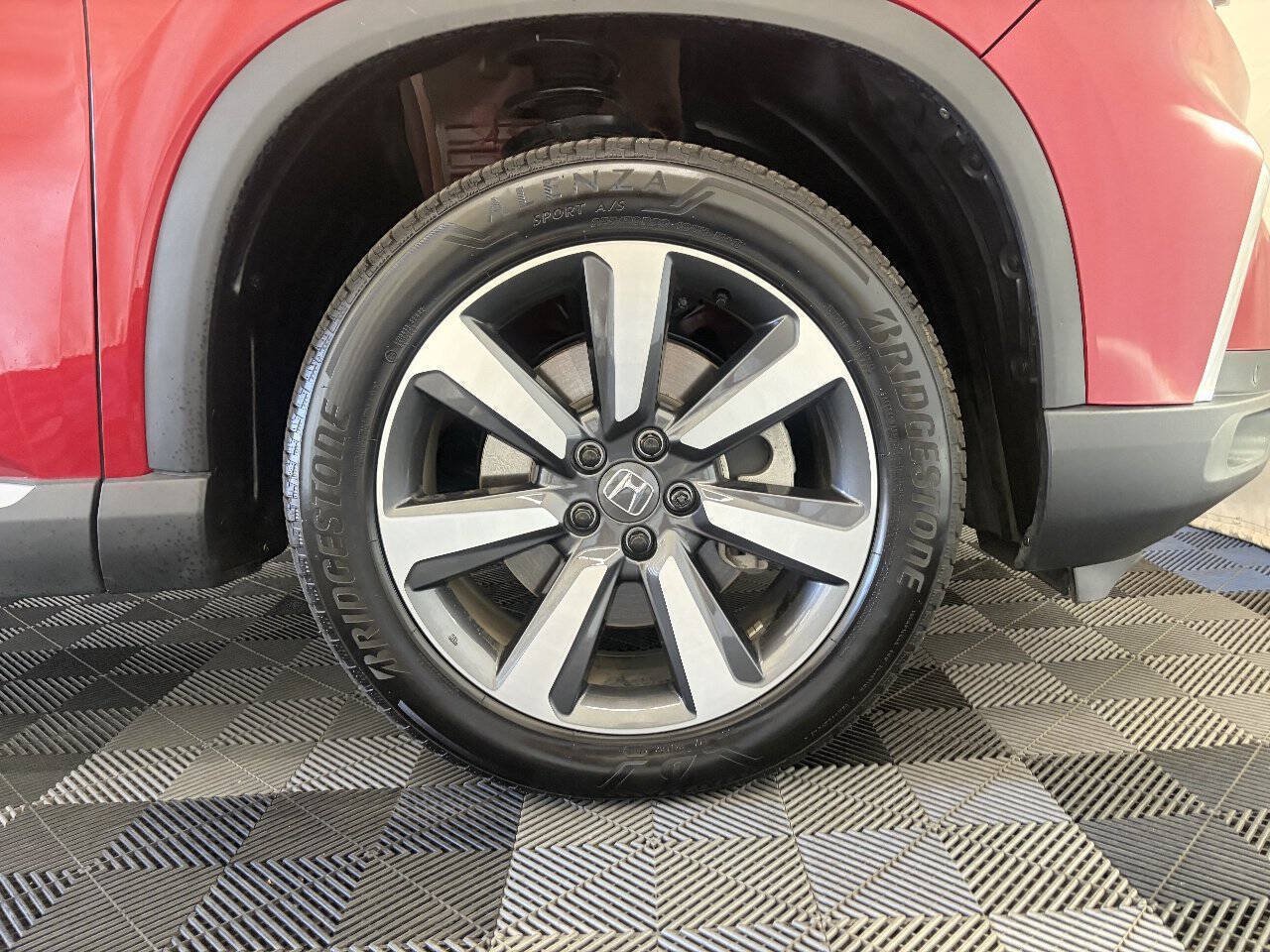 Used 2025 Honda Pilot Touring image 29