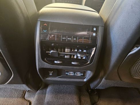 Used 2024 Jeep Grand Cherokee L Laredo image 22