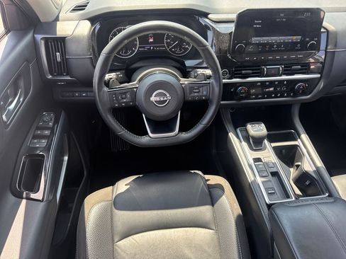Used 2022 Nissan Pathfinder SL w/ SL Premium Package FWD image 13