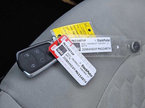 Used 2021 Chevrolet Equinox LT image 32