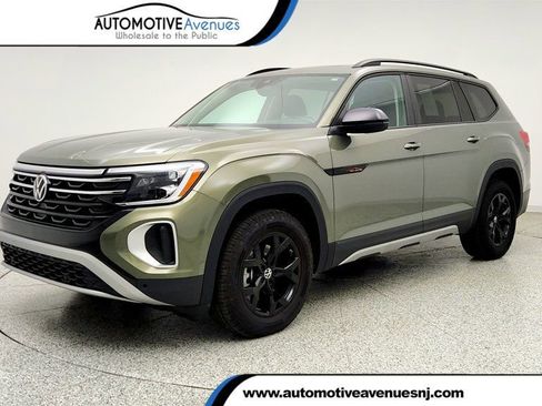 Used 2025 Volkswagen Atlas Peak Edition SE AWD/4WD image 1