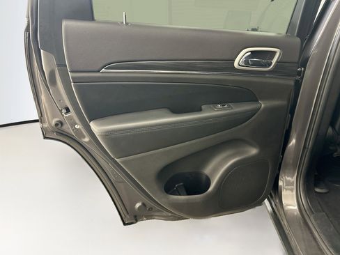 Used 2019 Jeep Grand Cherokee Limited AWD/4WD image 28