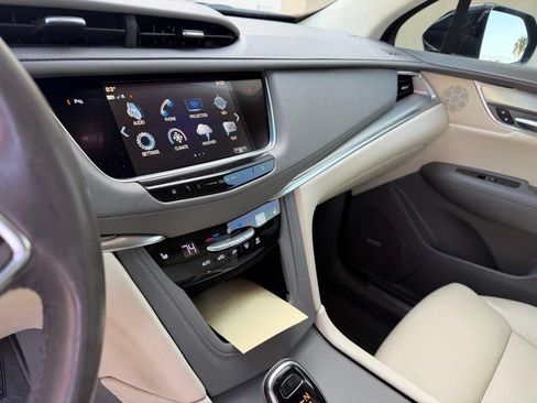 Used 2018 Cadillac XT5 Luxury w/ Driver Awareness Package FWD image 15
