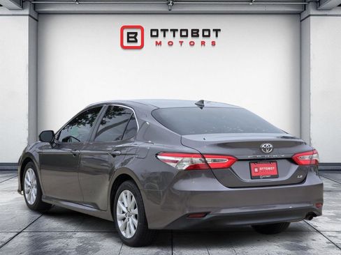 Used 2019 Toyota Camry LE FWD image 3