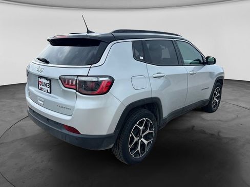 Used 2025 Jeep Compass Limited AWD/4WD image 10
