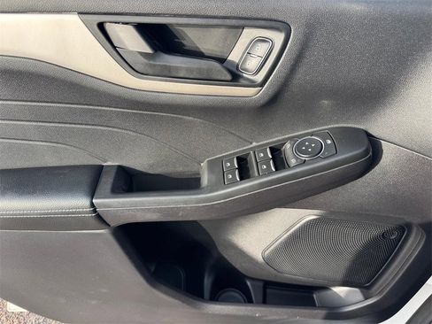 Used 2022 Ford Escape SE image 20