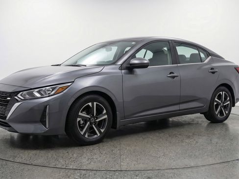 Used 2025 Nissan Sentra SV image 3