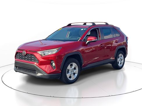Used 2019 Toyota RAV4 XLE image 2