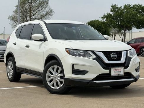 Used 2020 Nissan Rogue S image 2
