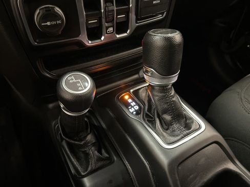 Used 2021 Jeep Gladiator Sport AWD/4WD image 22