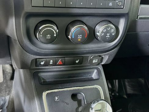 Used 2016 Jeep Patriot High Altitude FWD image 6