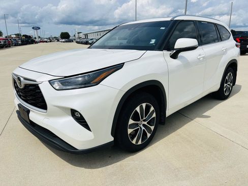 Used 2021 Toyota Highlander XLE FWD image 37