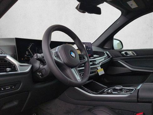 Used 2026 BMW X5 xDrive40i w/ M Sport Package AWD/4WD image 3