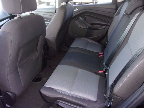 Used 2017 Ford Escape SE image 9