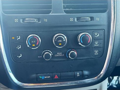 Used 2019 Dodge Grand Caravan SXT FWD image 15
