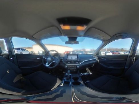 Used 2025 Nissan Altima 2.5 SV image 42