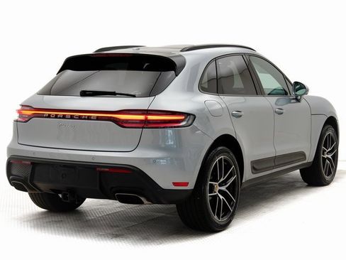 Used 2025 Porsche Macan image 36