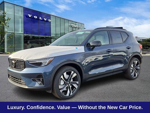 Used 2026 Volvo XC40 B5 Plus w/ Protection Package Premier AWD/4WD image 2