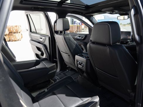 Used 2024 GMC Yukon SLT w/ SLT Luxury Package AWD/4WD image 24