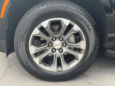 Used 2025 Chevrolet Suburban LT w/ Comfort Package RWD image 9