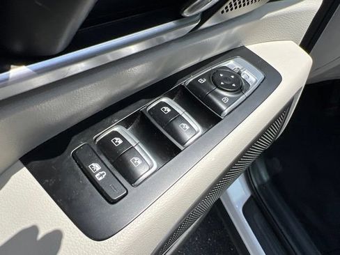 Certified 2024 Kia Telluride S w/ S Sunroof Package FWD image 32